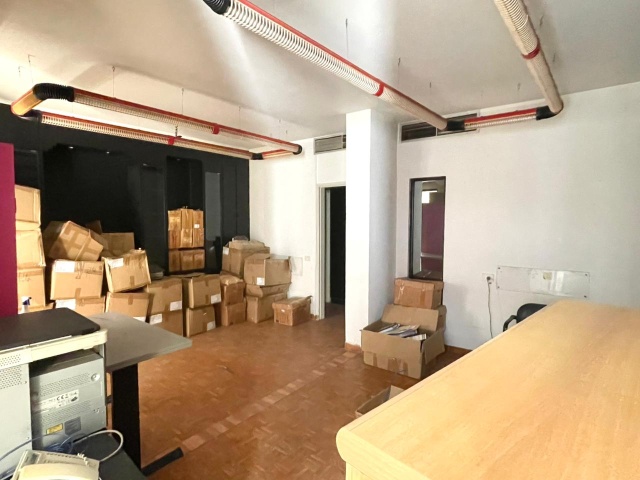 Achrafieh, Beirut, 4 Rooms Rooms,2 BathroomsBathrooms,Office,For Sale,2,2004