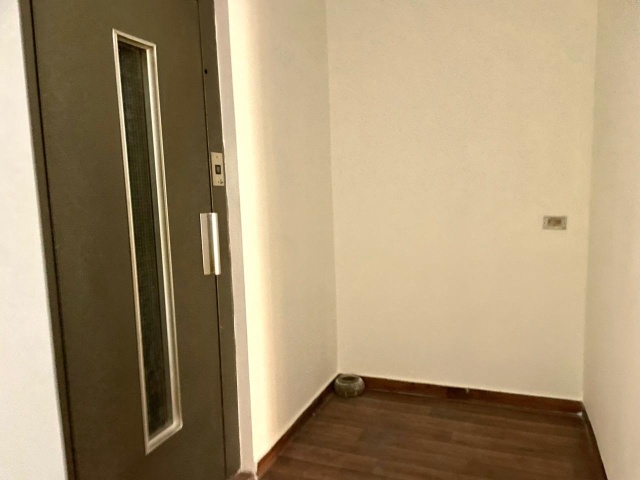 Achrafieh, Beirut, 4 Rooms Rooms,2 BathroomsBathrooms,Office,For Sale,2,2004