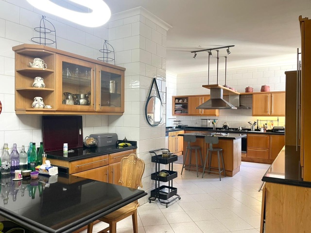 Achrafieh, 4 Bedrooms Bedrooms, ,7 BathroomsBathrooms,Apartment,For Rent,8,2256