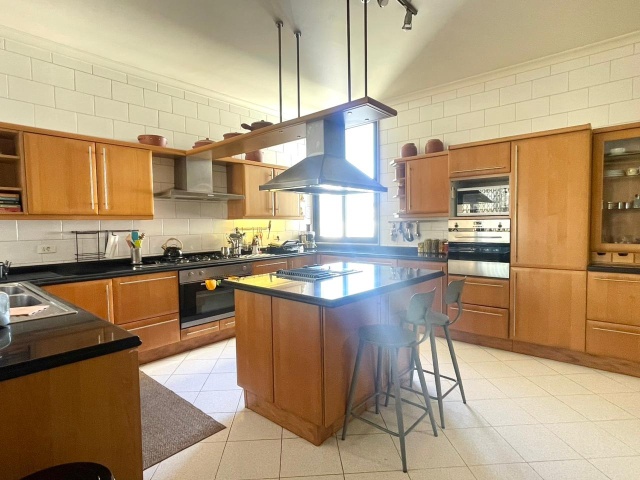 Achrafieh, 4 Bedrooms Bedrooms, ,7 BathroomsBathrooms,Apartment,For Rent,8,2256