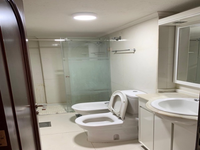 Monot, Beirut, 4 Bedrooms Bedrooms, 6 Rooms Rooms,5 BathroomsBathrooms,Apartment,For Rent,5,1069