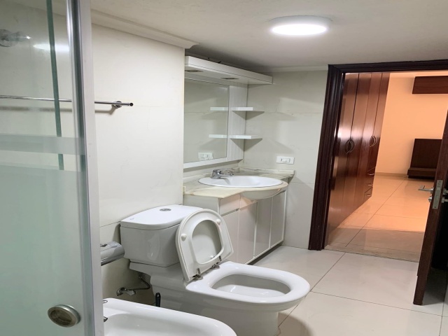 Monot, Beirut, 4 Bedrooms Bedrooms, 6 Rooms Rooms,5 BathroomsBathrooms,Apartment,For Rent,5,1069