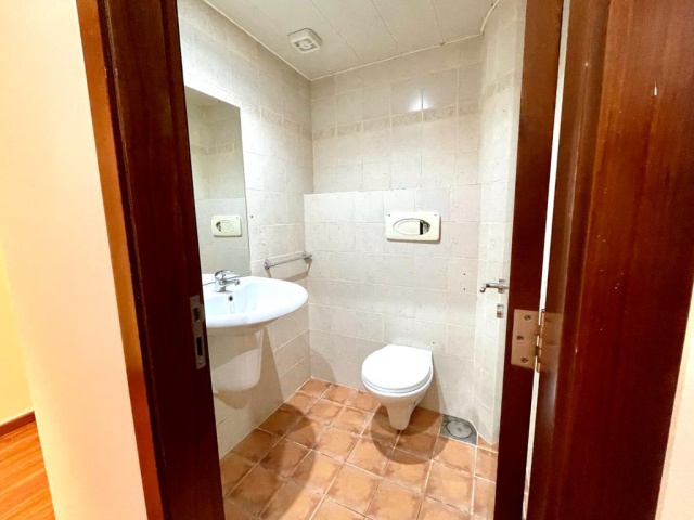 Achrafieh, 7 Rooms Rooms,2 BathroomsBathrooms,Office,For Rent,1,1118