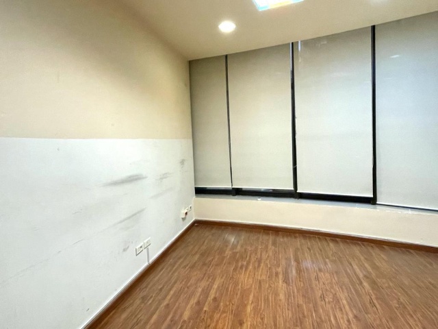 Achrafieh, 7 Rooms Rooms,2 BathroomsBathrooms,Office,For Rent,1,1118