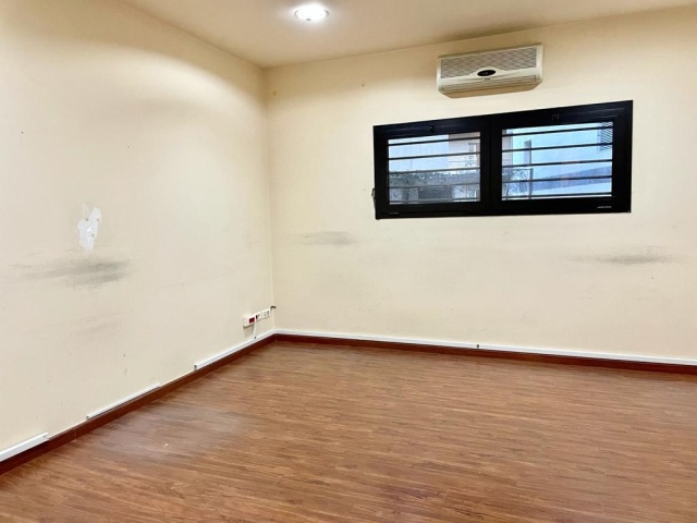 Achrafieh, 7 Rooms Rooms,2 BathroomsBathrooms,Office,For Rent,1,1118