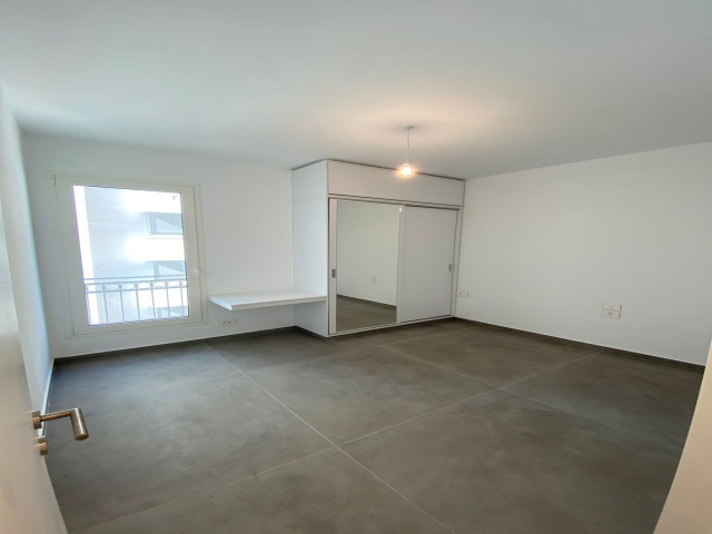 Achrafieh, 2 Bedrooms Bedrooms, ,2 BathroomsBathrooms,Apartment,For Sale,4,1147