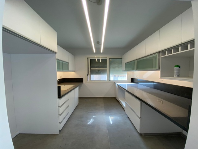 Achrafieh, 2 Bedrooms Bedrooms, ,2 BathroomsBathrooms,Apartment,For Sale,4,1147