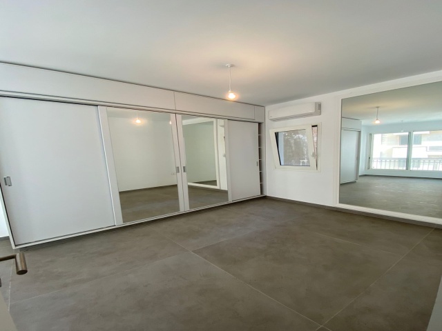 Achrafieh, 2 Bedrooms Bedrooms, ,2 BathroomsBathrooms,Apartment,For Sale,4,1147