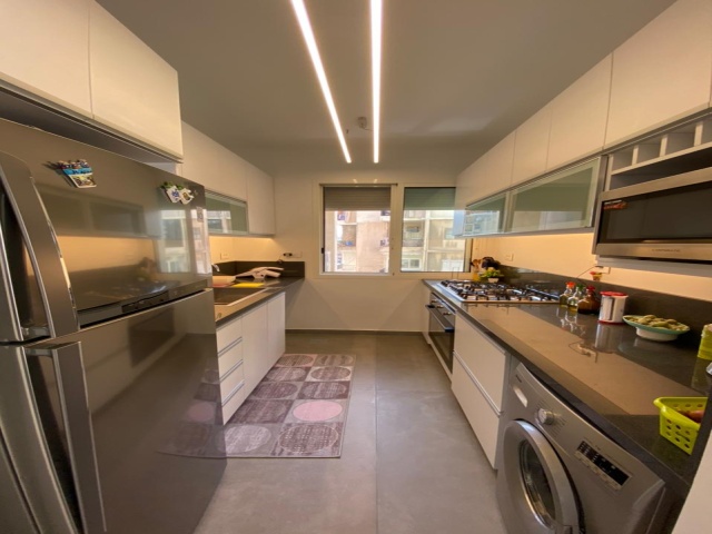 Achrafieh, 2 Bedrooms Bedrooms, ,2 BathroomsBathrooms,Apartment,For Sale,4,1147