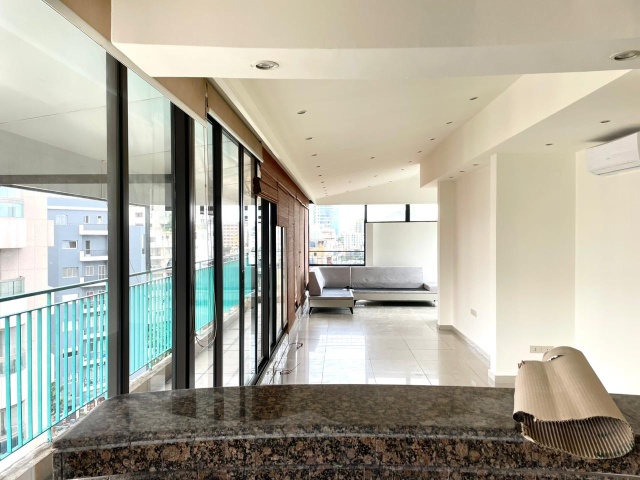 Achrafieh, 2 Bedrooms Bedrooms, ,2 BathroomsBathrooms,Apartment,For Rent,7,1158