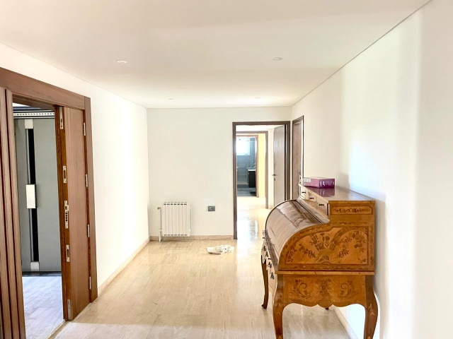 Achrafieh, 4 Bedrooms Bedrooms, ,3 BathroomsBathrooms,Apartment,For Rent,3,1383